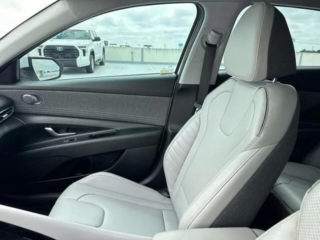 Used 2025 Serenity White Hyundai Limited image 15