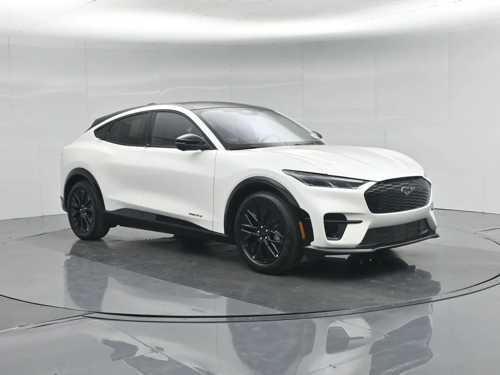 New 2026 Star White Metallic Tri-coat Ford Premium image 24