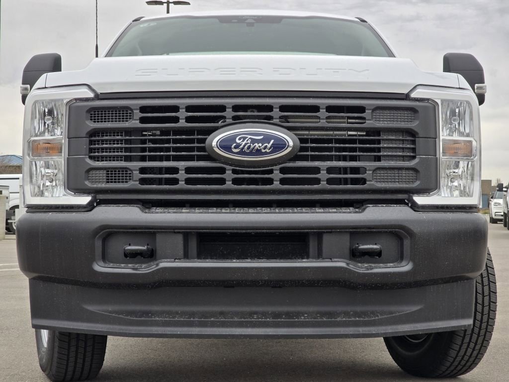 New 2026 Oxford White Ford XL image 3