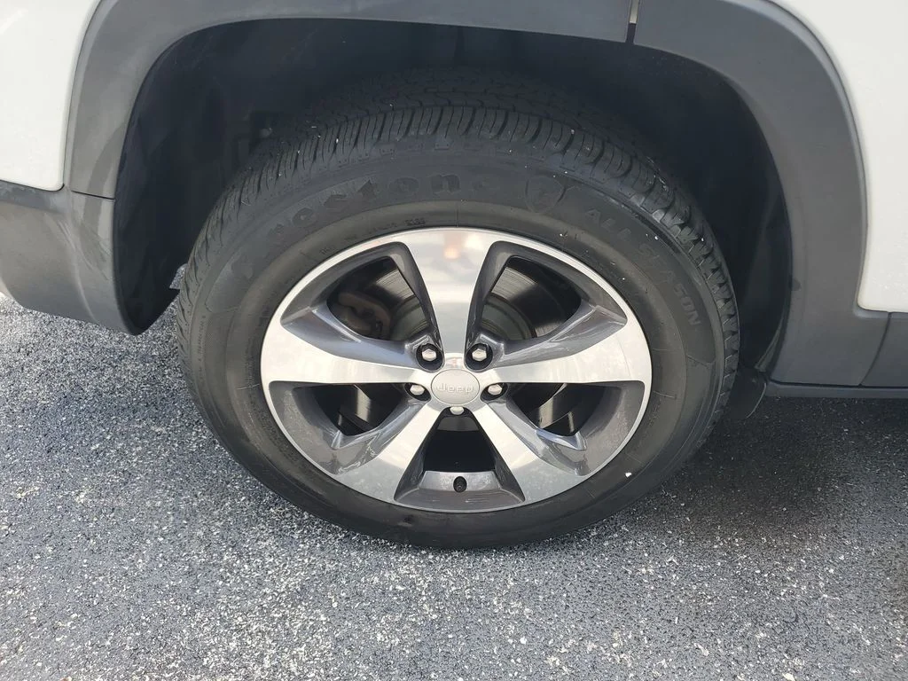 Used 2019 White Jeep Limited image 5