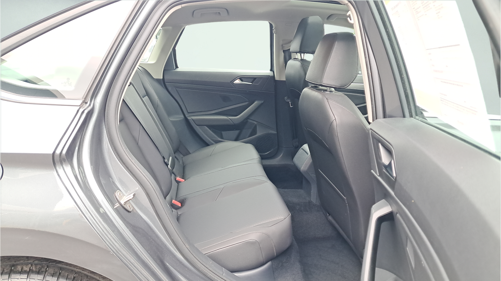 Used 2019 Gray Volkswagen 1.4T SE image 14