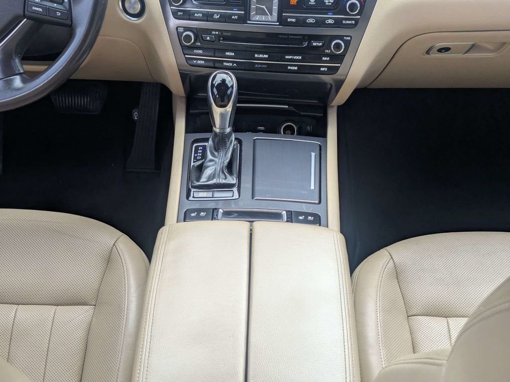 Used 2016 Blue Hyundai 3.8 image 17