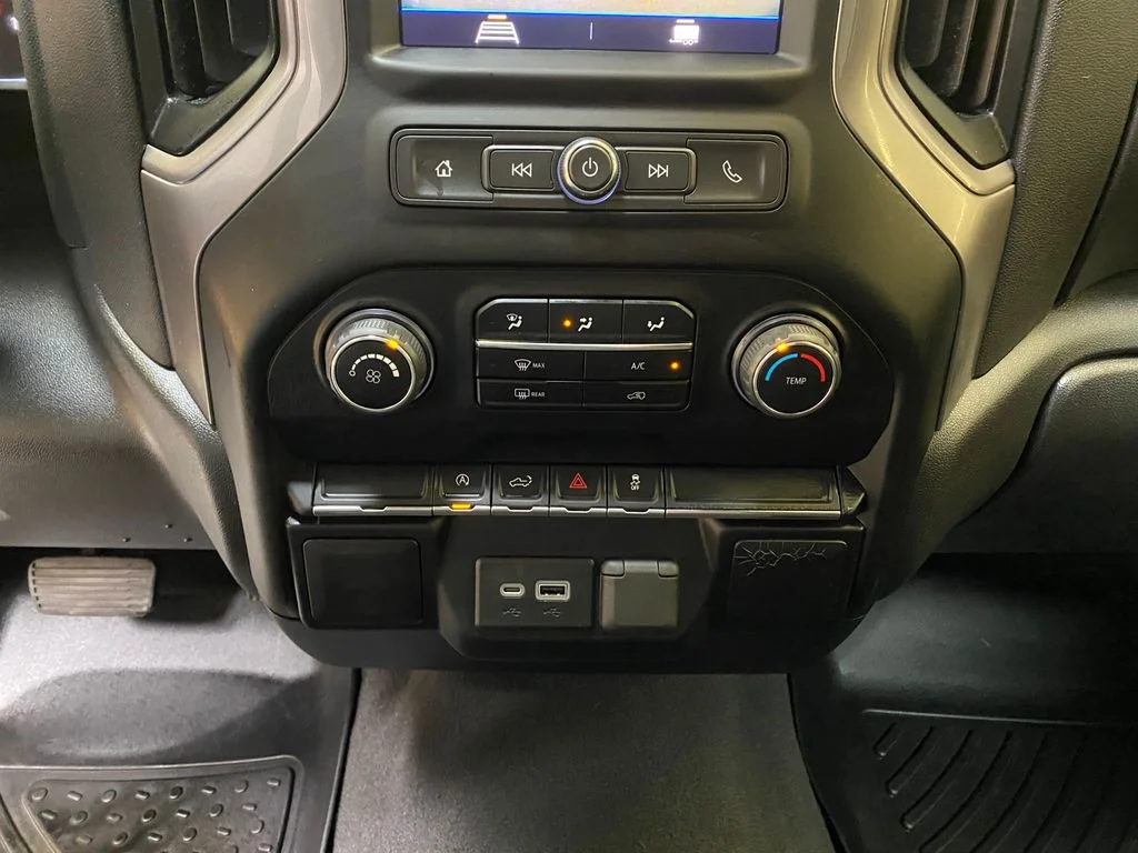 Used 2022 Silver Chevrolet Custom image 40