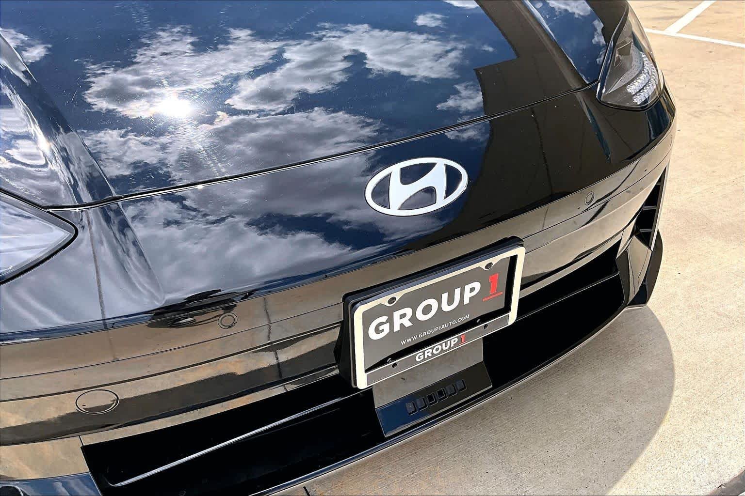 Used 2024 Onyx Black Hyundai SE image 28