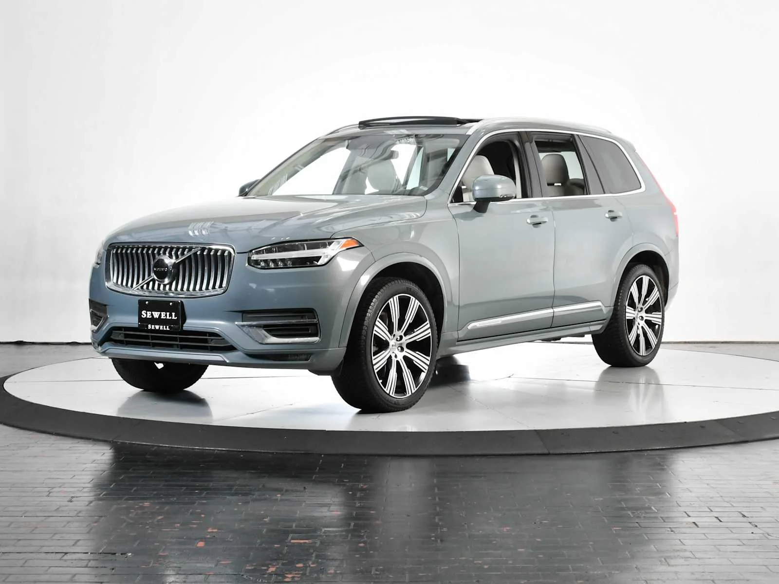 2020 Volvo XC90 T6 Inscription 6 Passenger AWD's photo