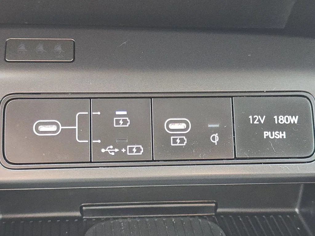 Used 2024 Black Hyundai SEL image 31