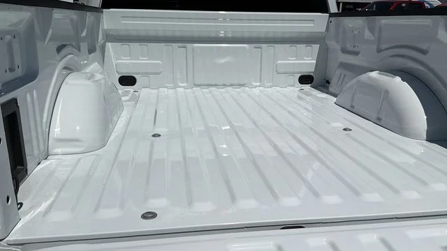 New 2026 Oxford White Ford XLT image 14