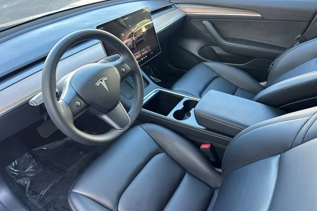 Used 2023  Tesla Base image 10