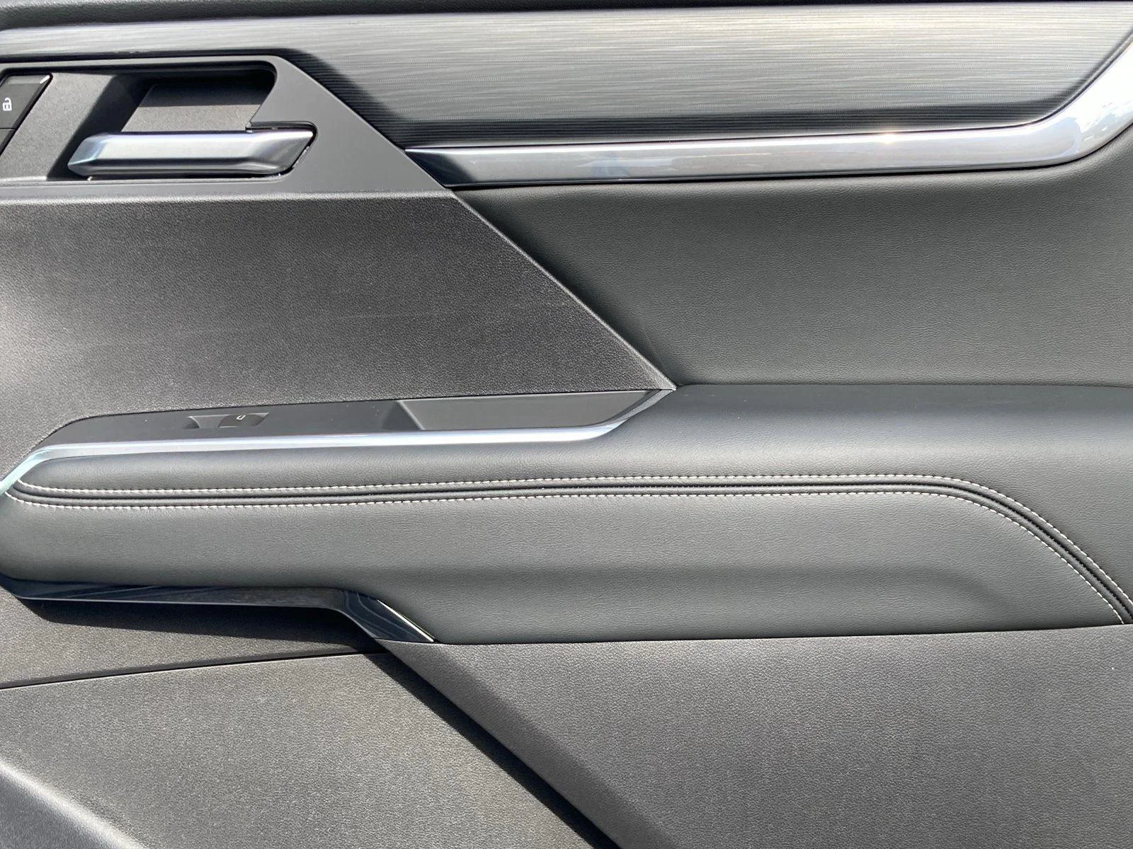New 2026 Ebony Twilight Metallic GMC Elevation image 34
