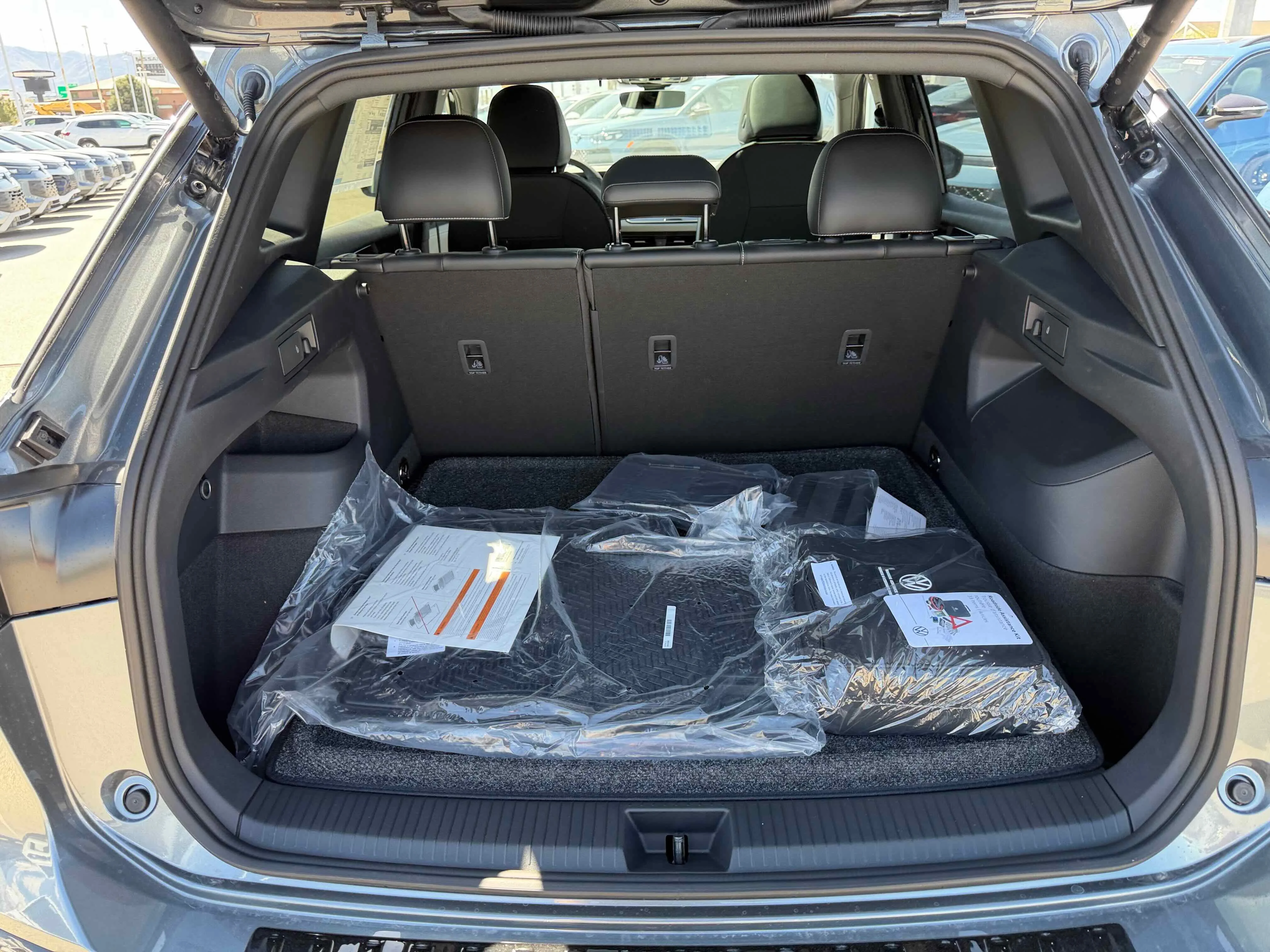 New 2026 Platinum Gray Volkswagen SE R-Line Black image 29