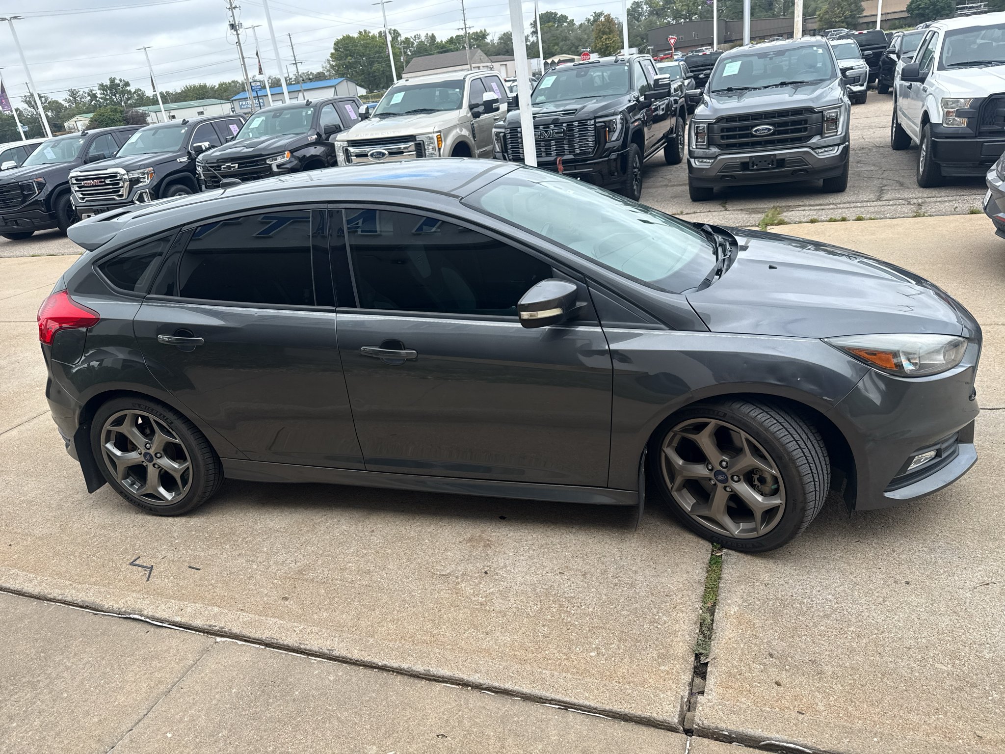 Used 2017 Magnetic Ford ST image 5