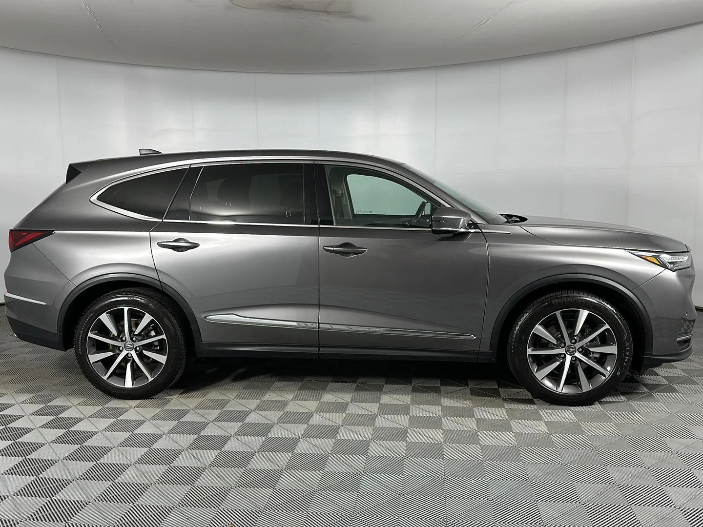 Used 2025 Liquid Carbon Metallic Acura SH-AWD w/Tech image 33