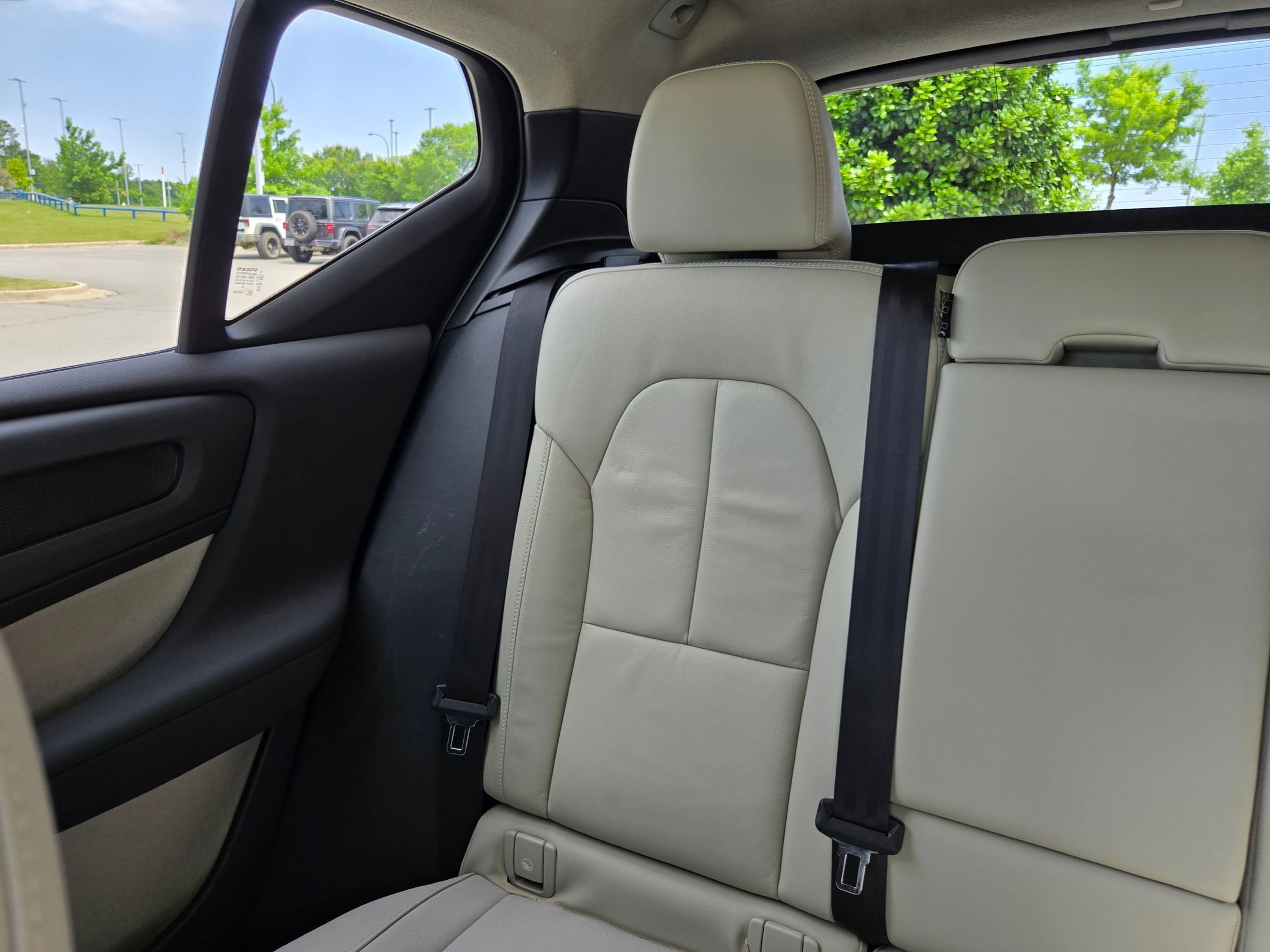 Used 2022 Denim Blue Metallic Volvo Momentum image 12
