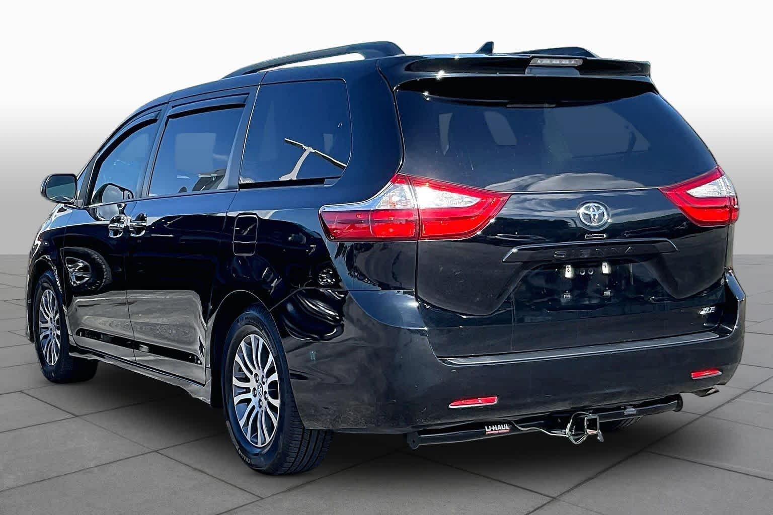Used 2019 Midnight Black Metallic Toyota XLE Premium image 12