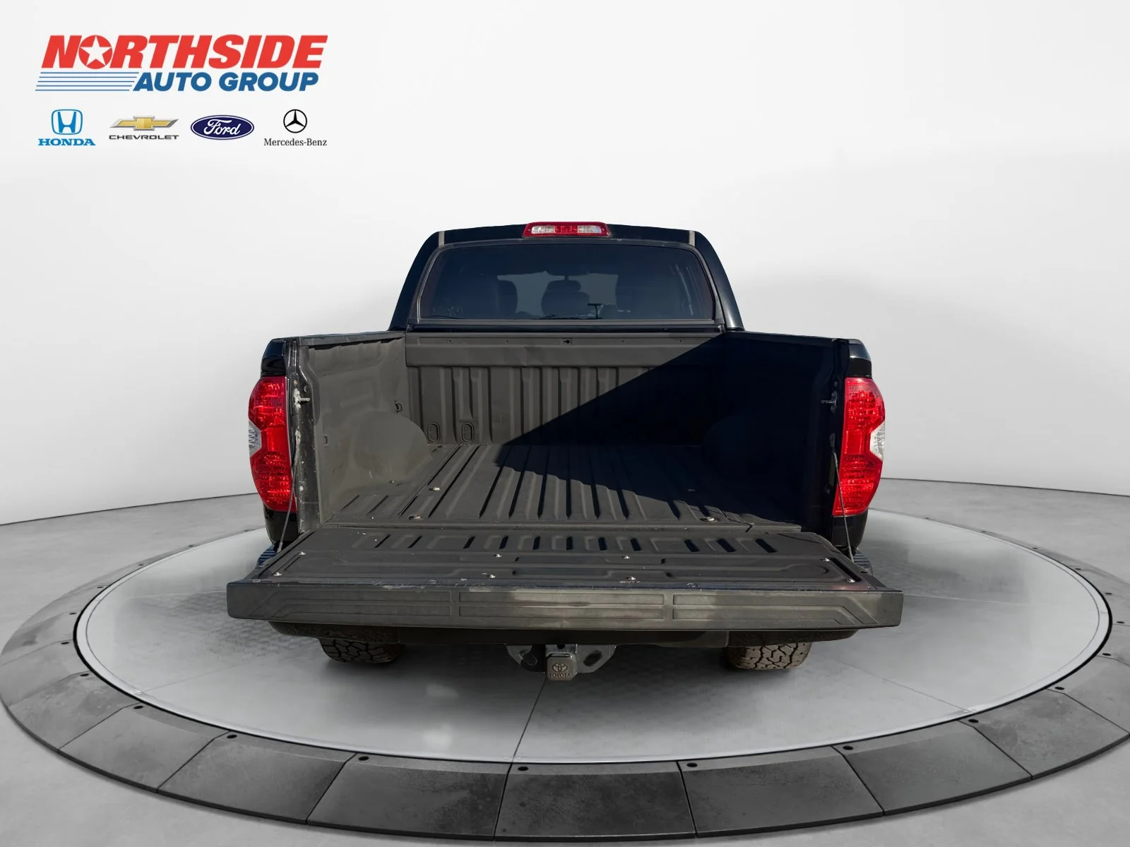 Used 2016 Black Toyota SR5 image 19