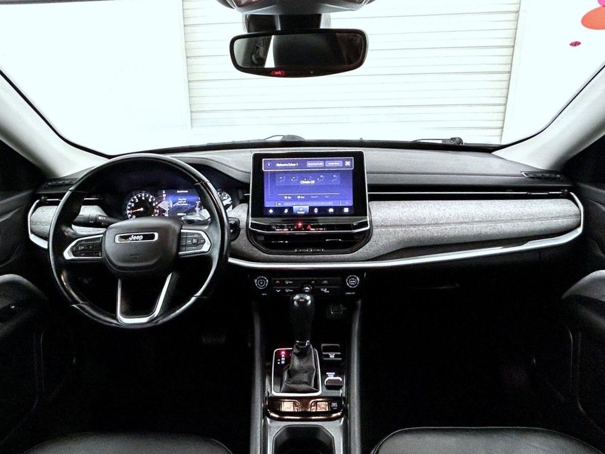 Certified Used 2022 Gray Jeep Latitude Lux image 13
