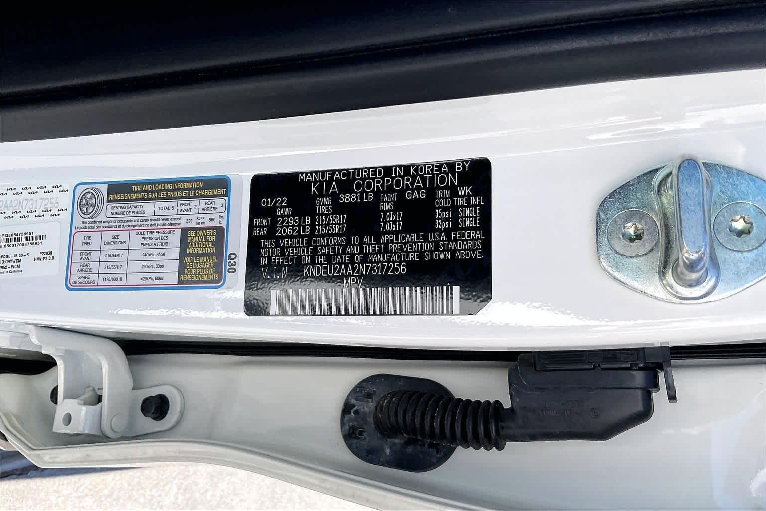 Used 2022 Clear White/Black Roof Kia S image 36