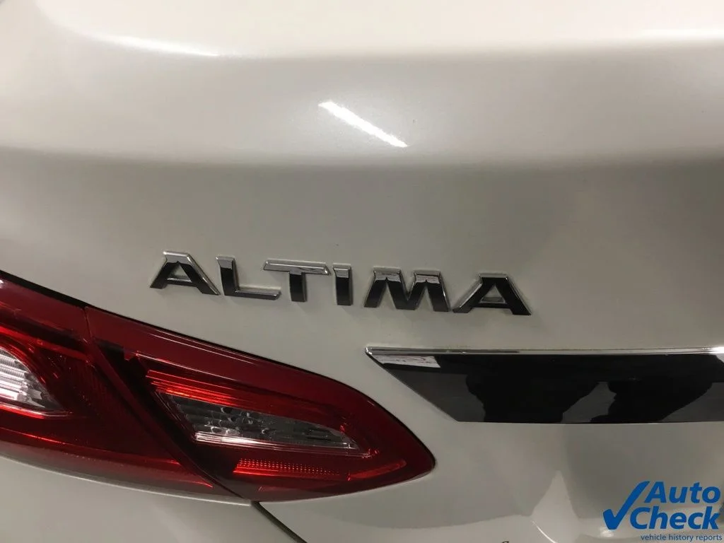 Used 2016 White Nissan 2.5 SV image 14
