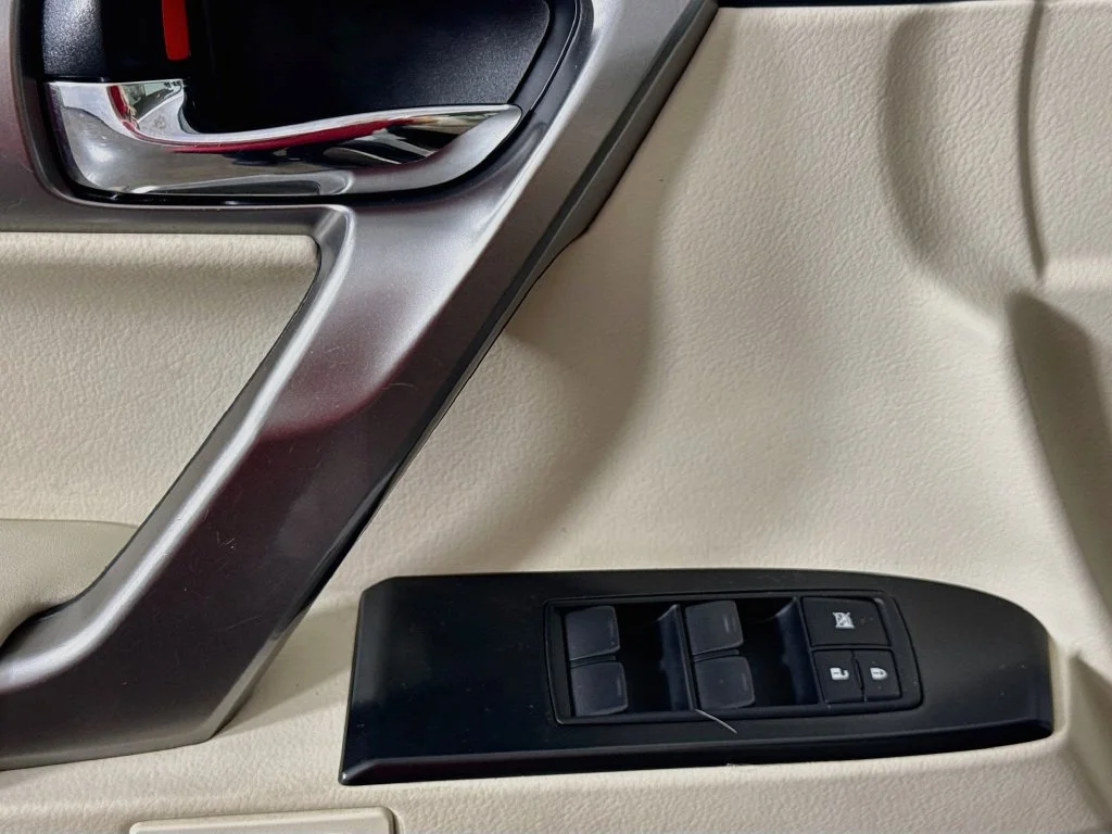 Used 2023 White Lexus 460 image 21