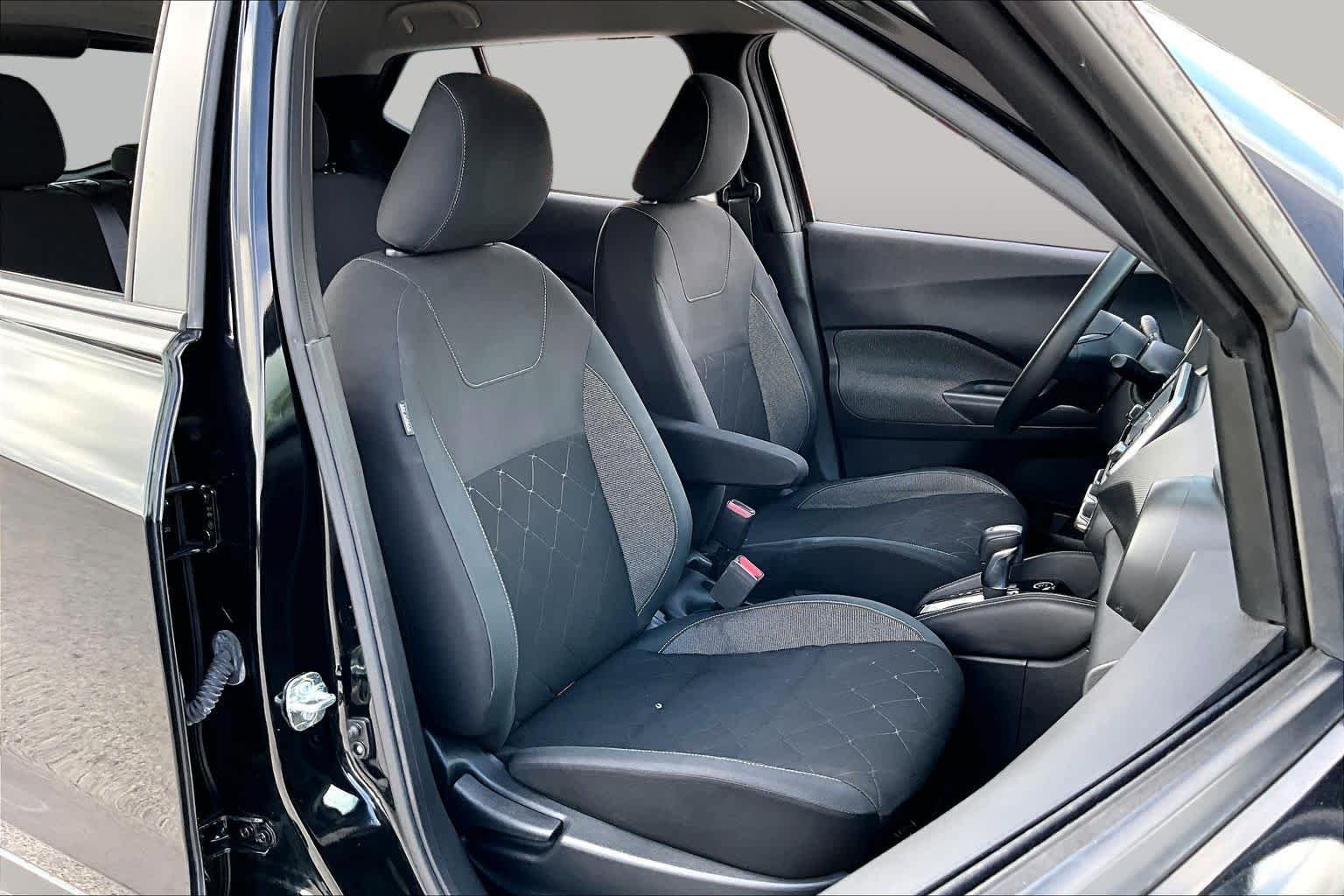 Used 2019 Super Black Nissan S image 9