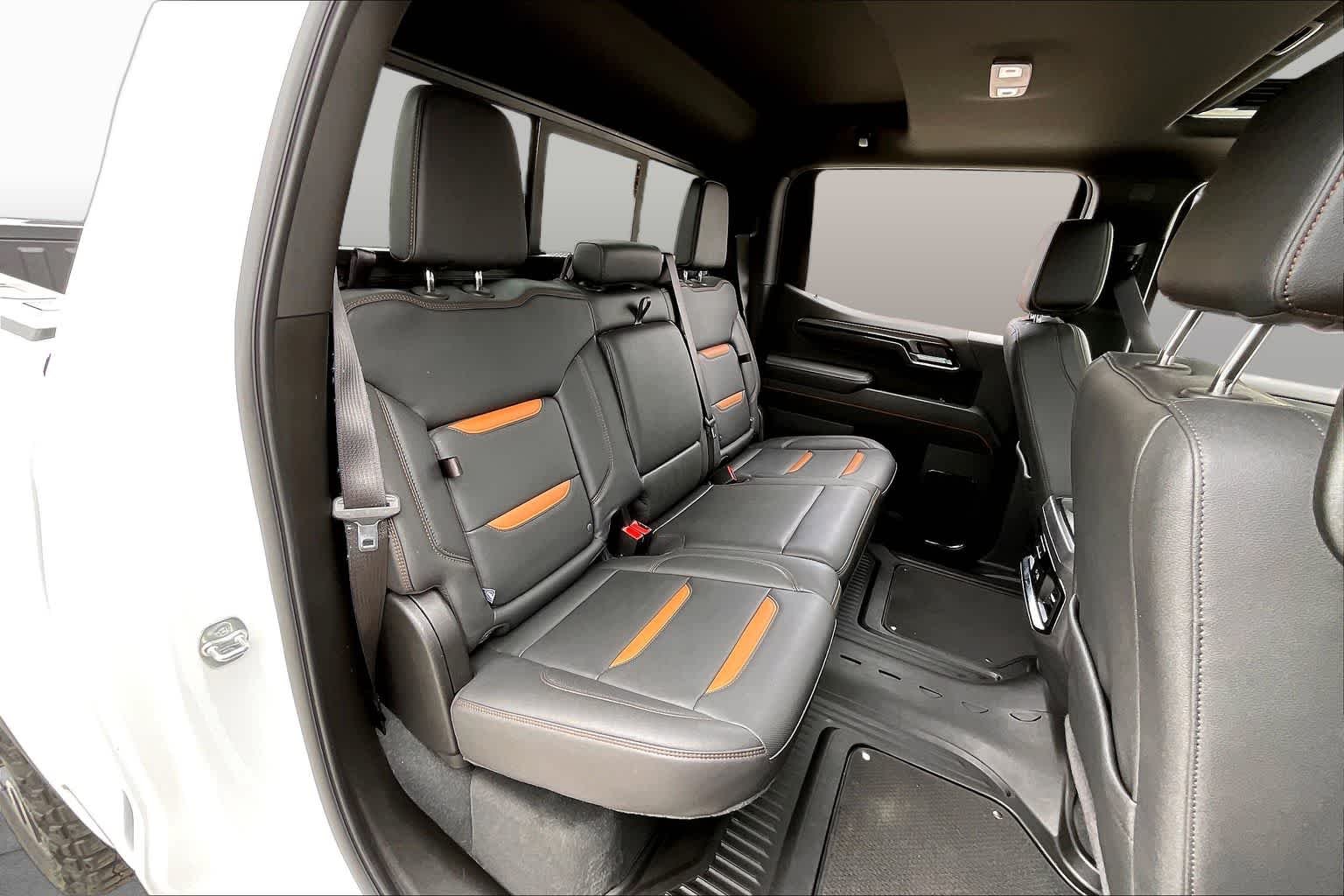 Used 2026 Summit White GMC AT4 image 21