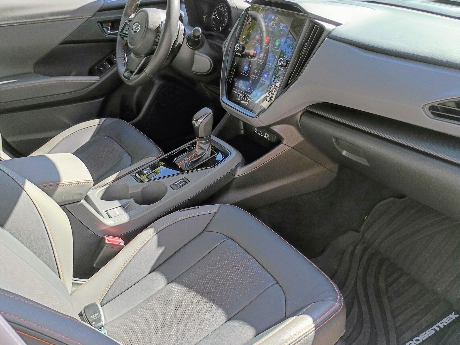 Used 2025 Crystal White Pearl Subaru Limited image 11