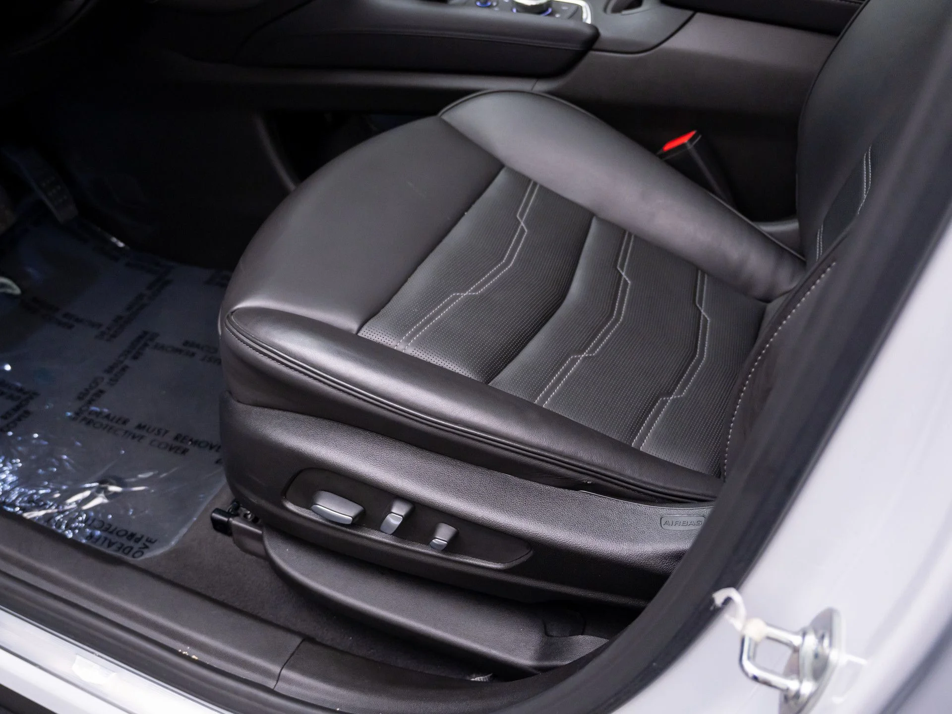 Used 2025 White Cadillac Premium Luxury image 16