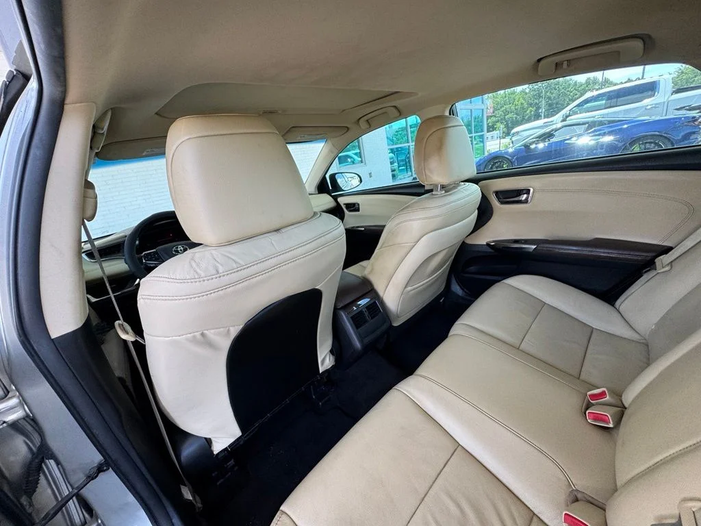 Used 2015  Toyota XLE Premium image 21