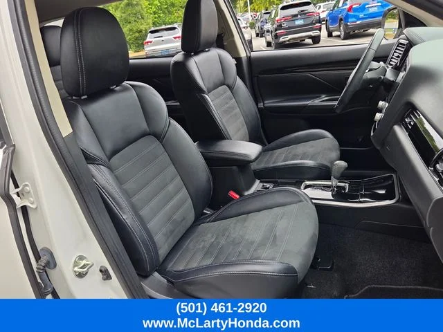 Used 2020 White Mitsubishi SE image 18