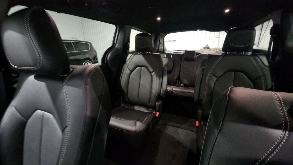 2026 Chrysler Pacifica Select - Photo 25