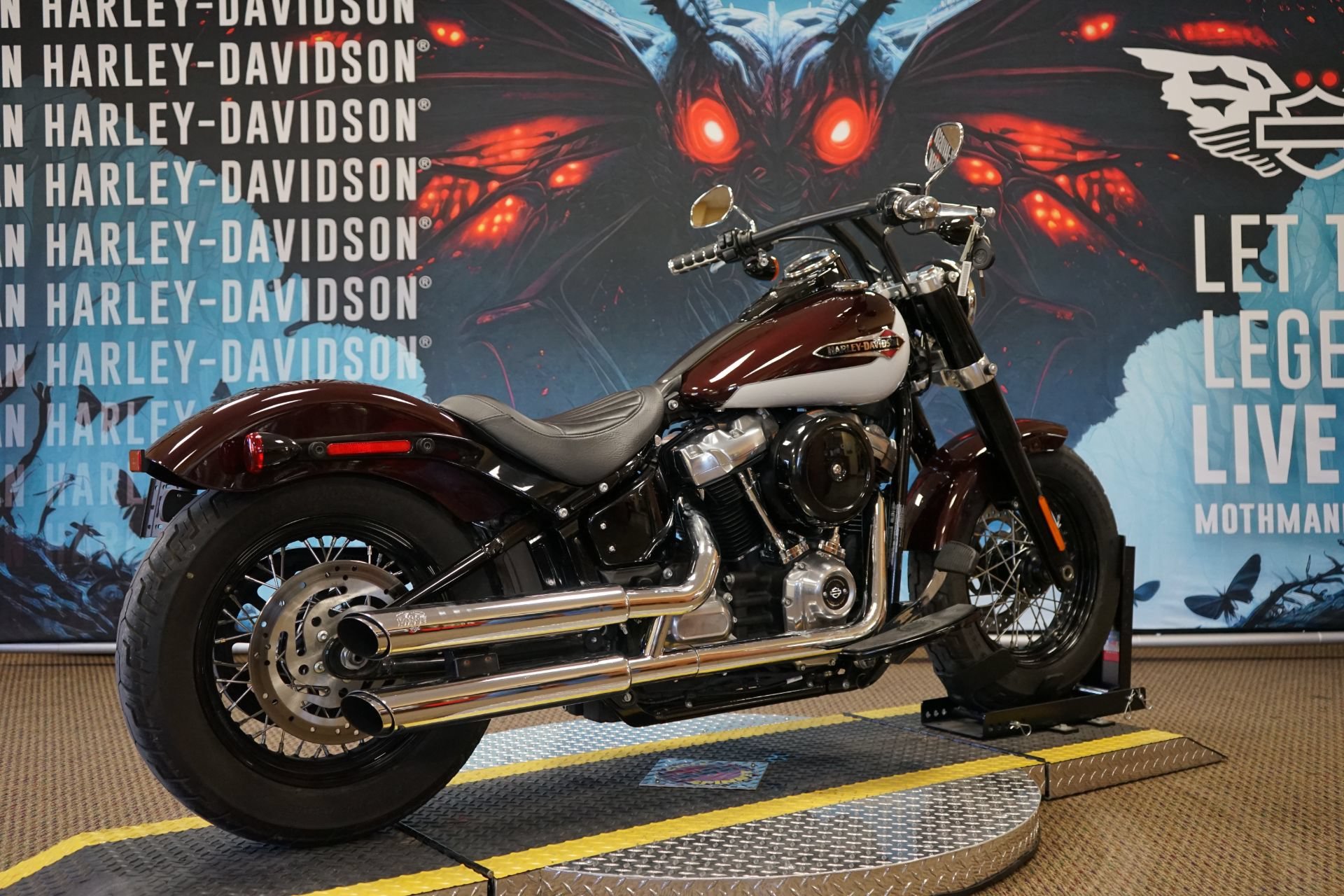 Used 2021 Midnight Crimson / Stone Washed White Pearl Harley-Davidson  image 2