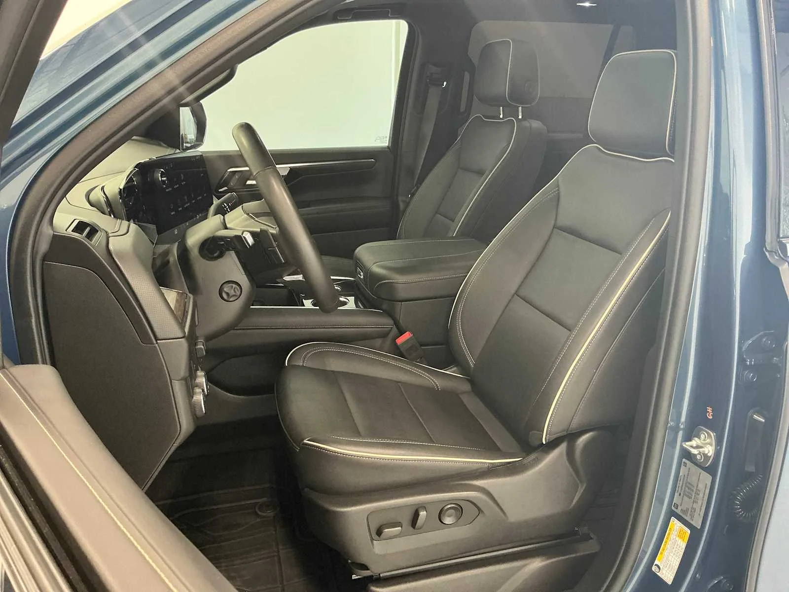 Used 2025 Lakeshore Blue Metallic Chevrolet Premier image 11