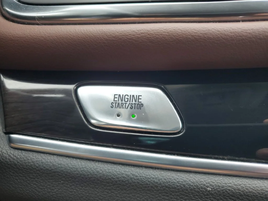 Used 2020 WHITE FROST TRICOAT Buick Avenir image 22
