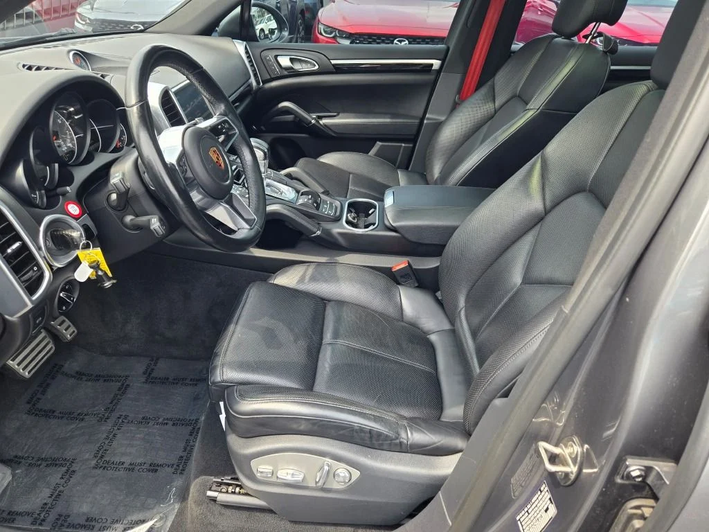 Used 2017  Porsche S image 24