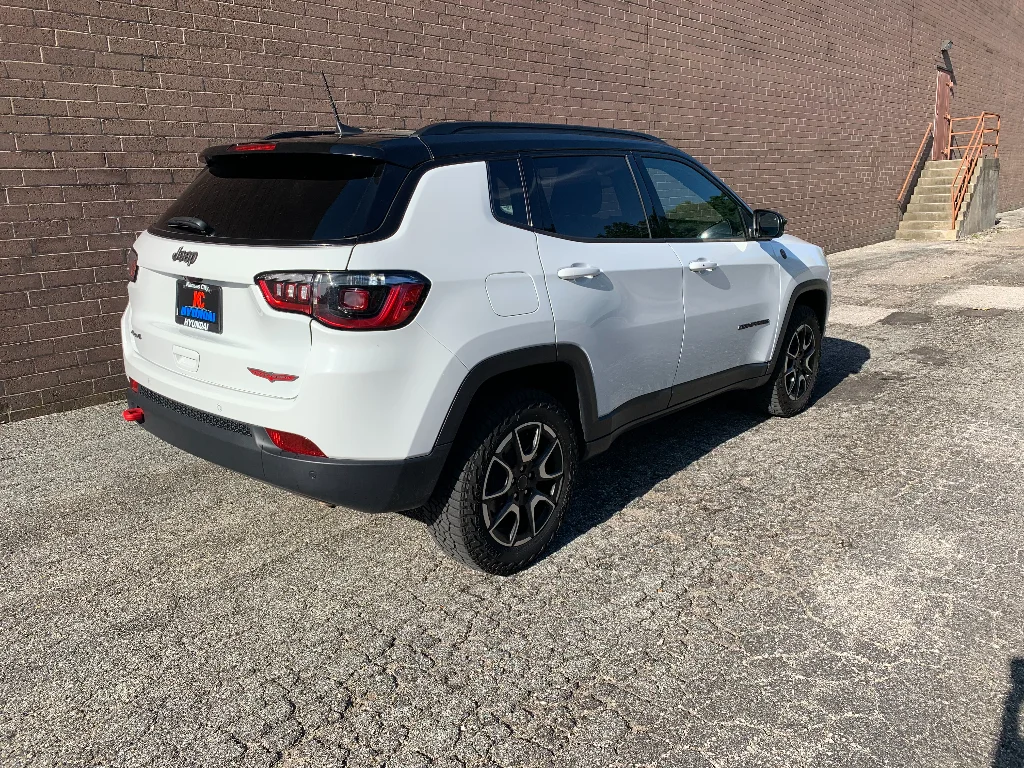 Used 2025 Bright White Clearcoat Jeep Trailhawk image 28