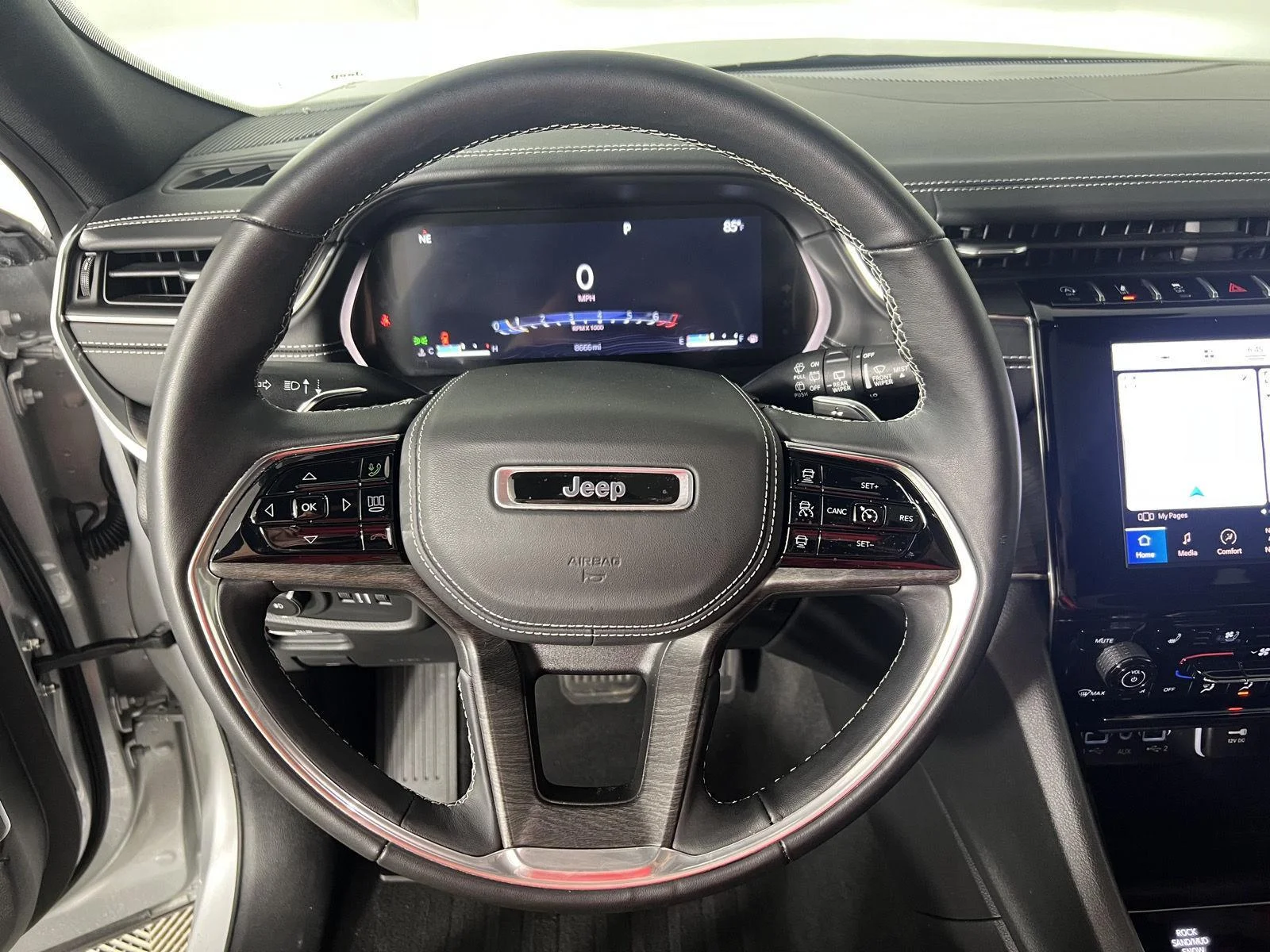 Used 2022 Silver Zynith Jeep Overland image 12