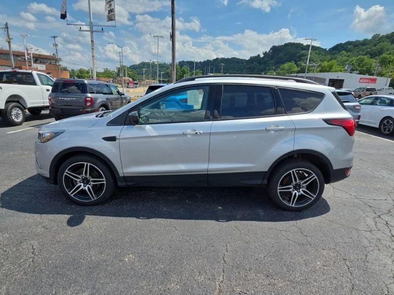 Used 2019 Silver Ford SEL image 4