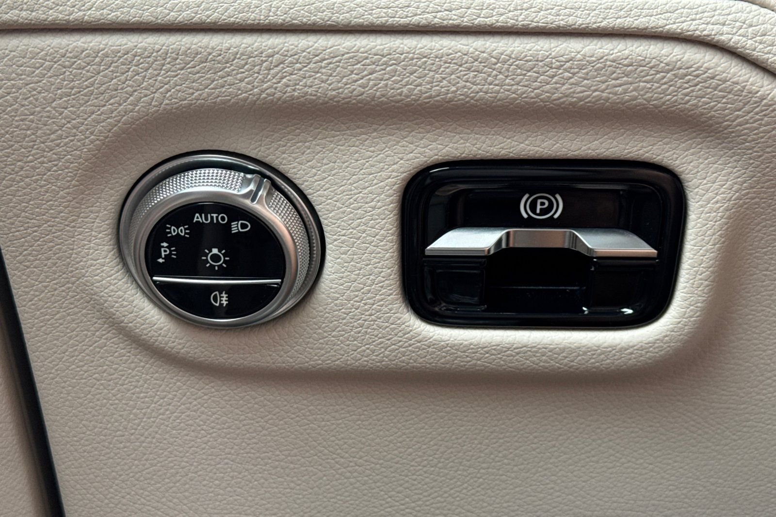 Certified Used 2024 White Mercedes-Benz 450 image 33