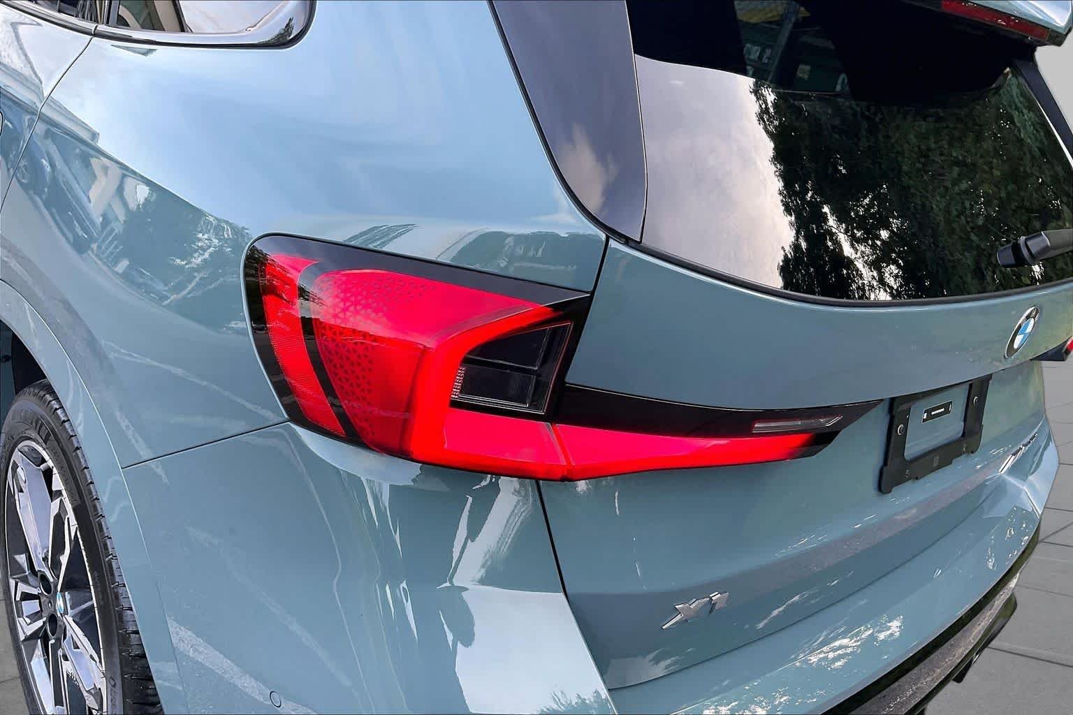 Used 2026 Cape York Green Metallic BMW M35i image 27