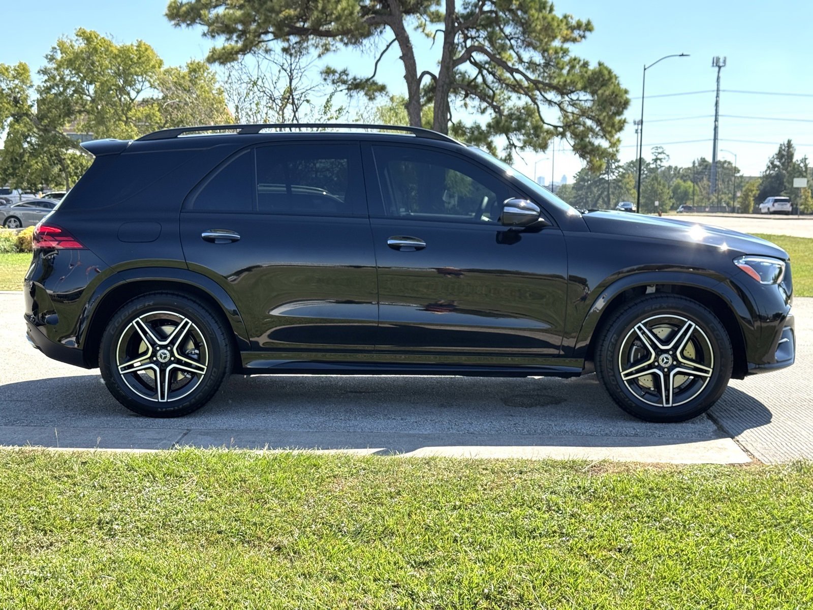 New 2026 Obsidian Black Metallic Mercedes-Benz GLE 350 image 25