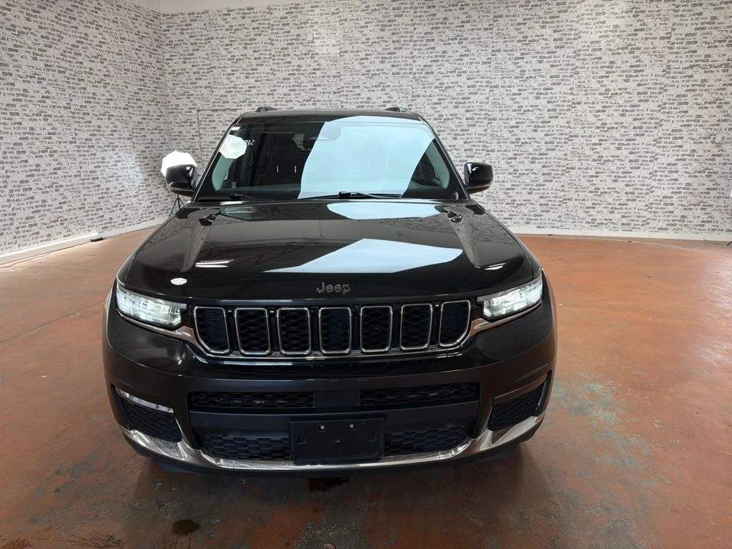 Used 2022 Rocky Mountain Pearlcoat Jeep Limited image 2