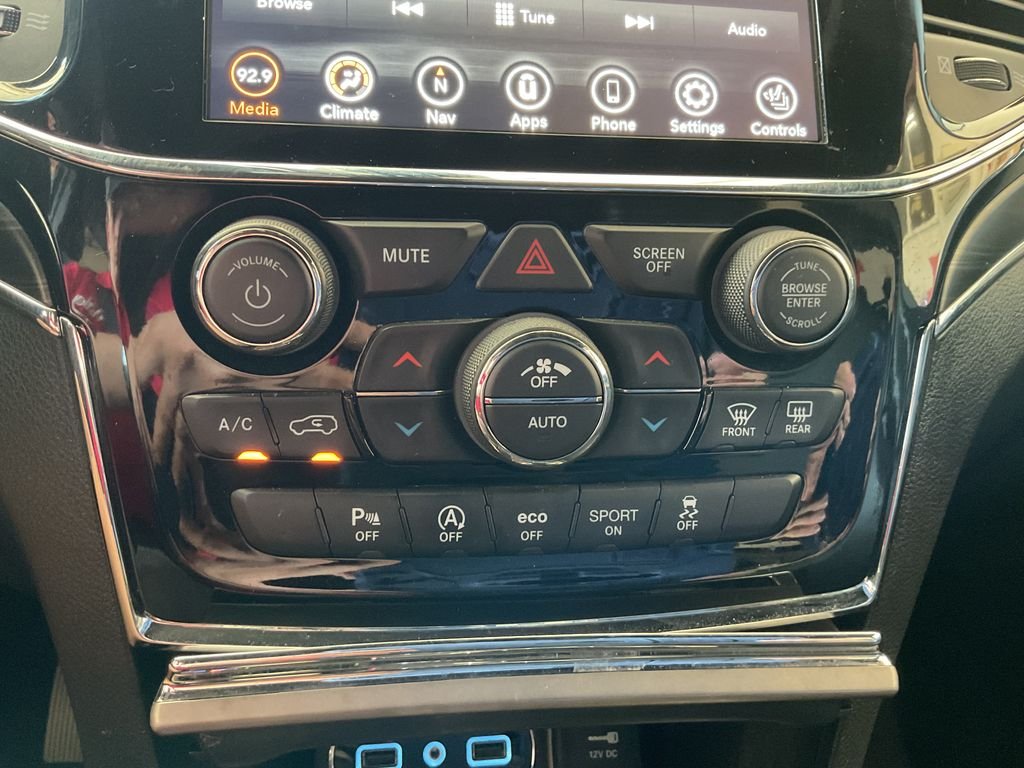 Used 2019 Gray Jeep Limited image 27