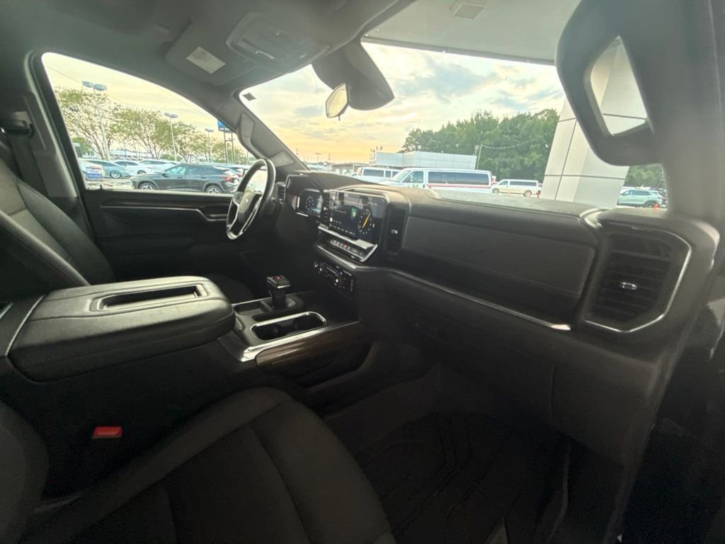 Used 2022 Black Chevrolet LT image 35