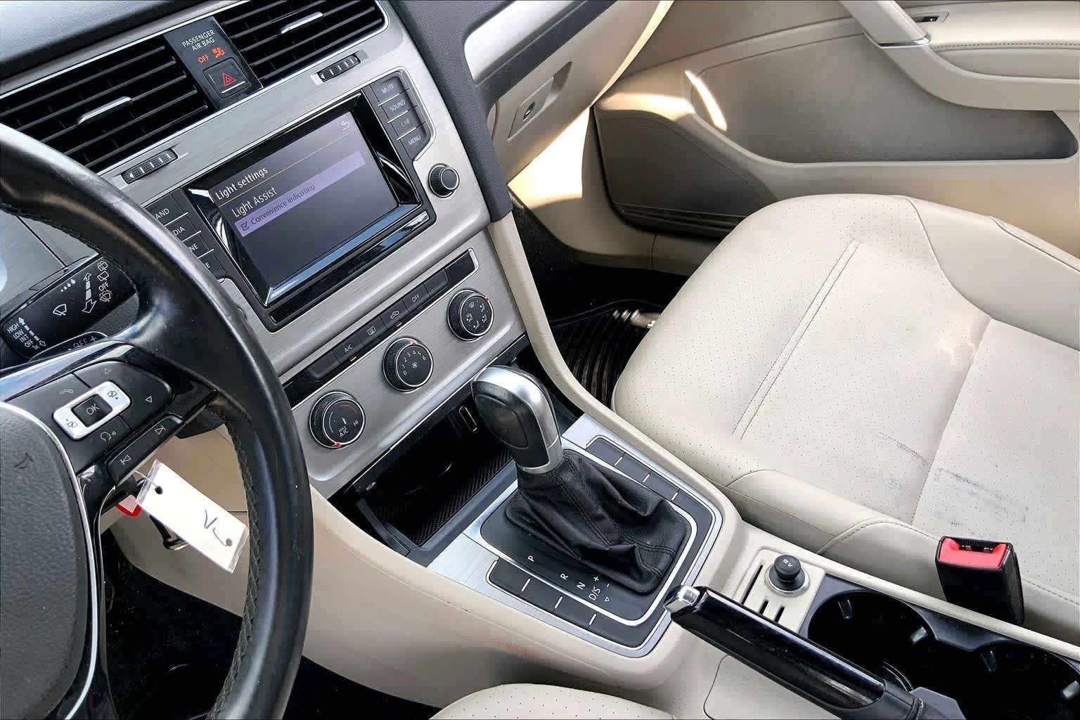 Used 2015 Pure White Volkswagen TSI S image 16
