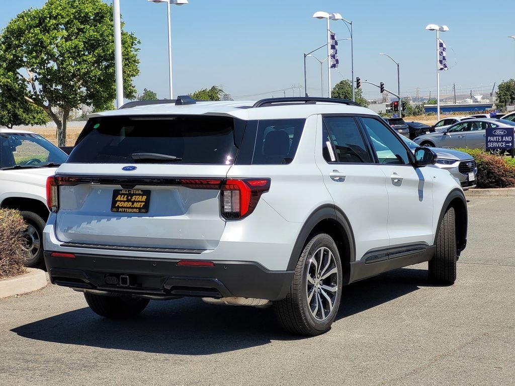 New 2026 Space White Metallic Ford ST-Line image 3
