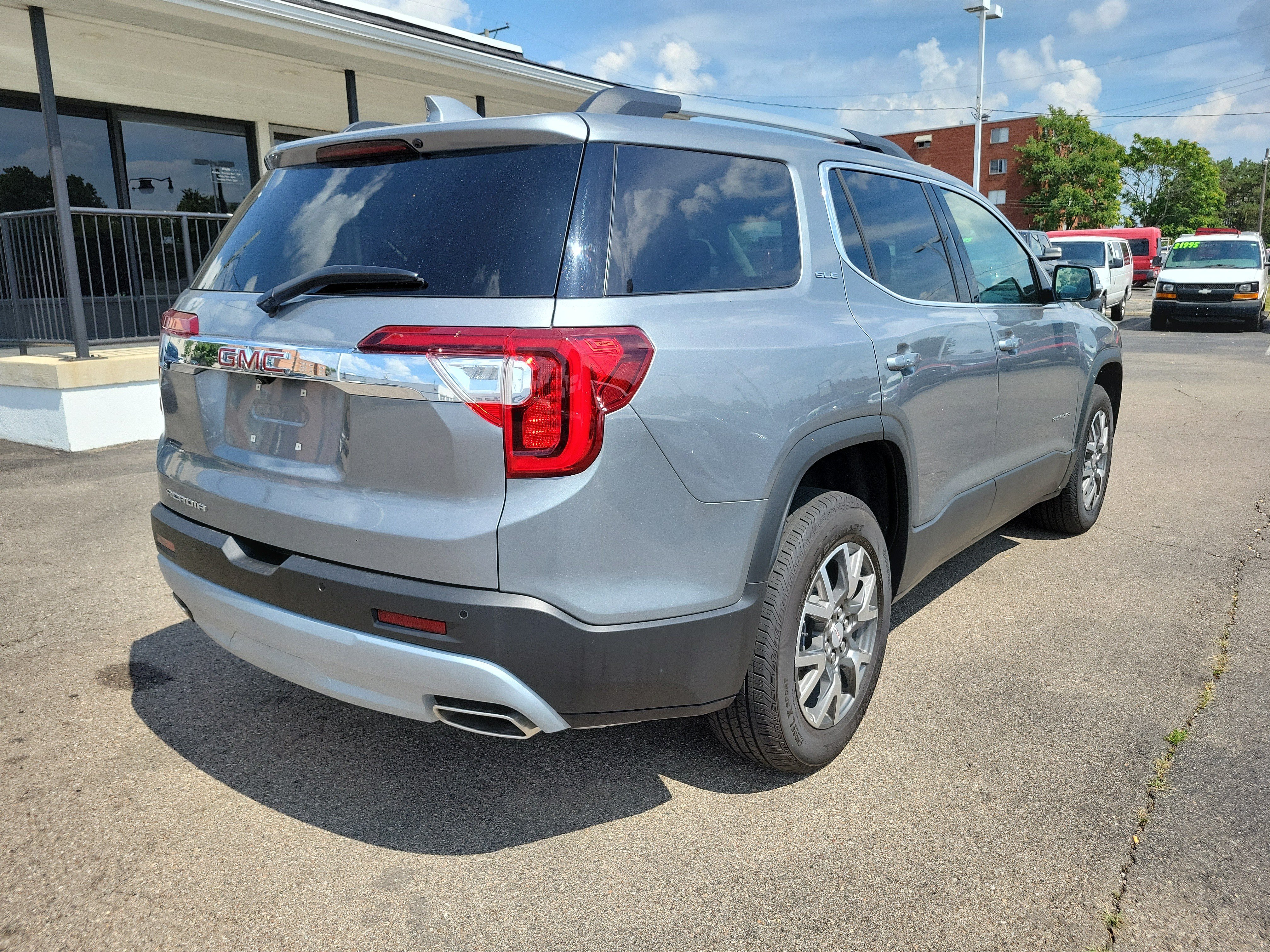 Used 2023 Sterling Metallic GMC SLE image 4