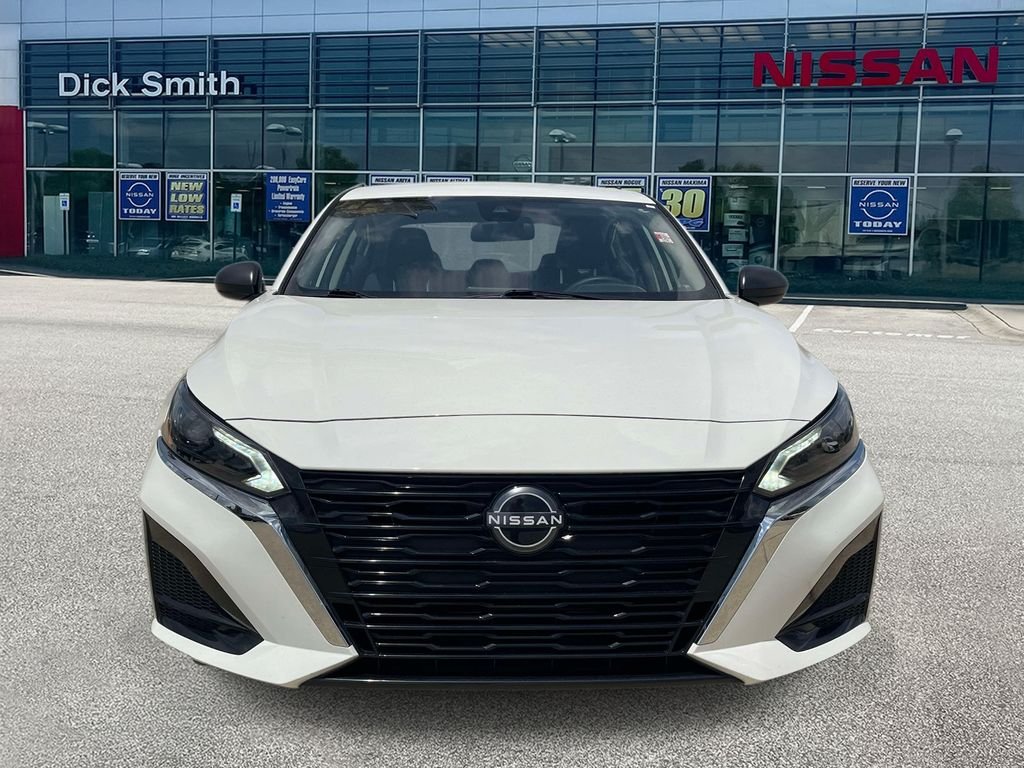 Used 2025 White Nissan 2.5 SV image 2
