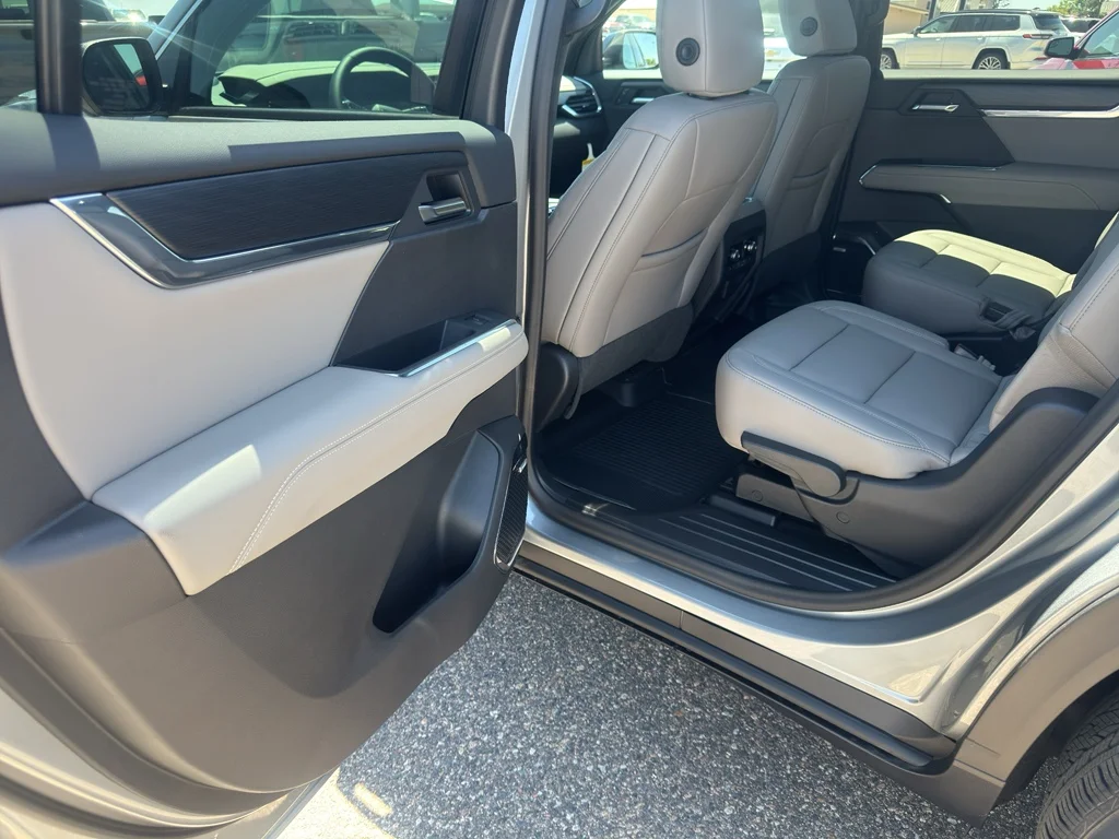 New 2026 Sterling Metallic GMC Elevation image 13