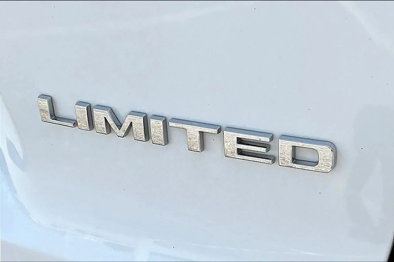 Used 2020 Bright White Clearcoat Jeep Limited image 9