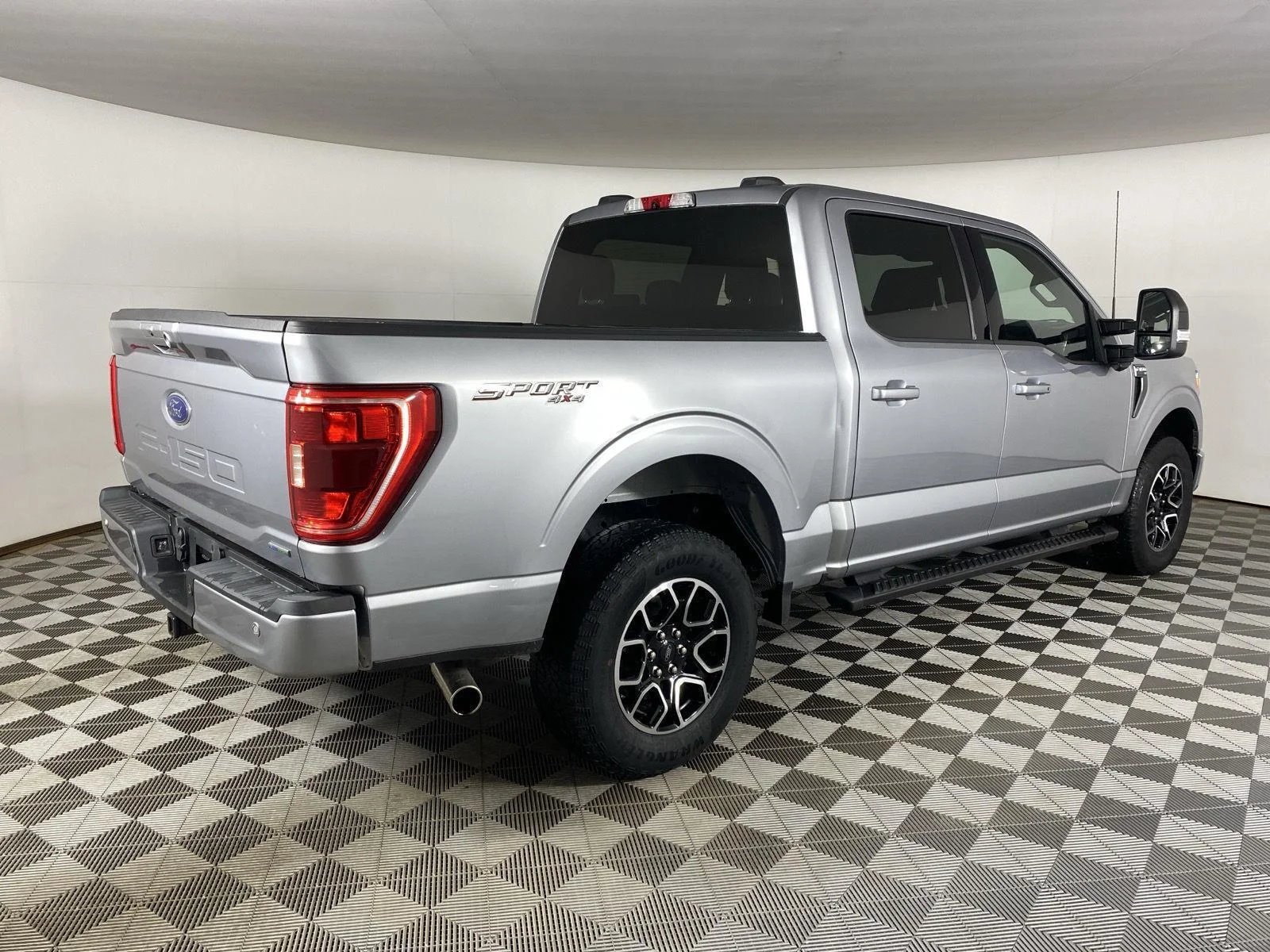 Used 2022 Iconic Silver Ford XLT image 8